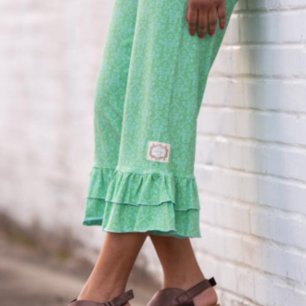 Damask Ruffle Capri